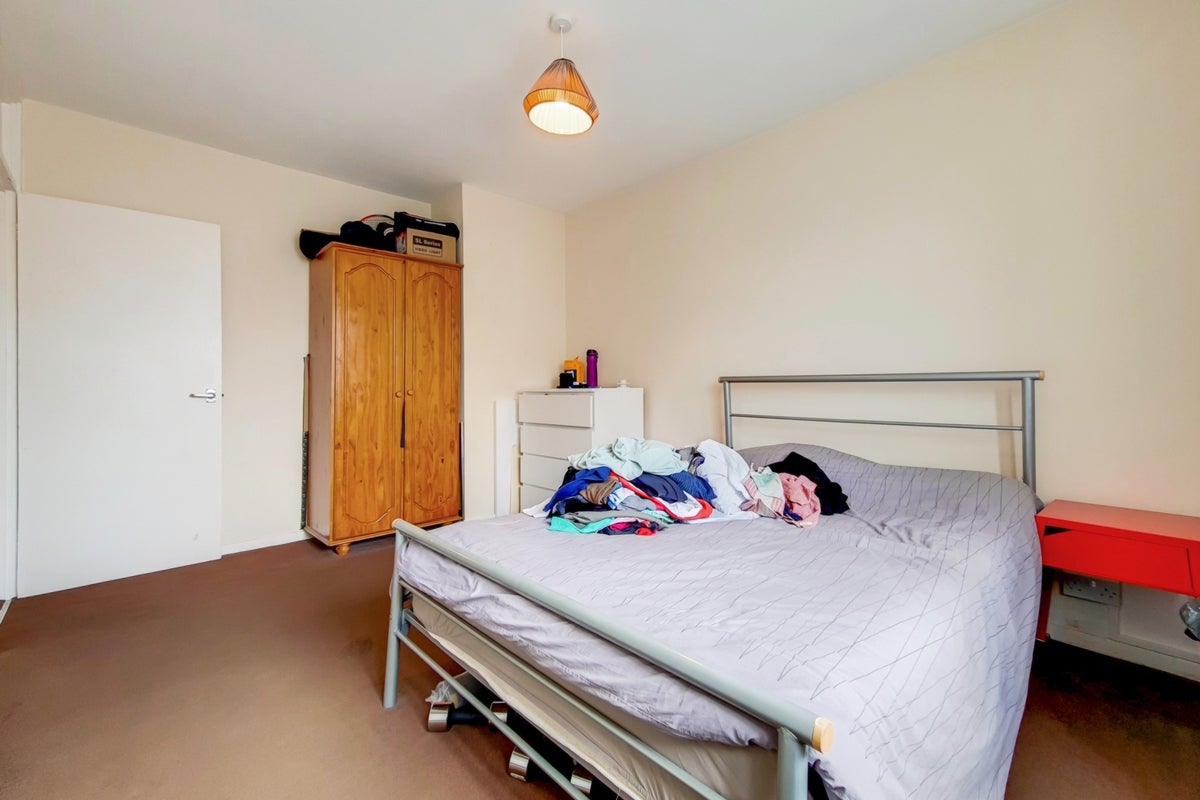 Flat Wimbledon Park Road in Greater London