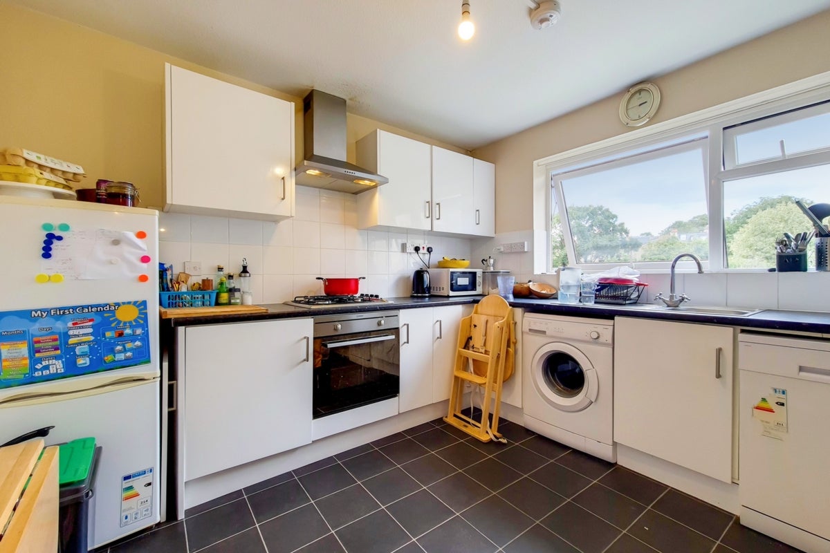 Flat Wimbledon Park Road in Greater London