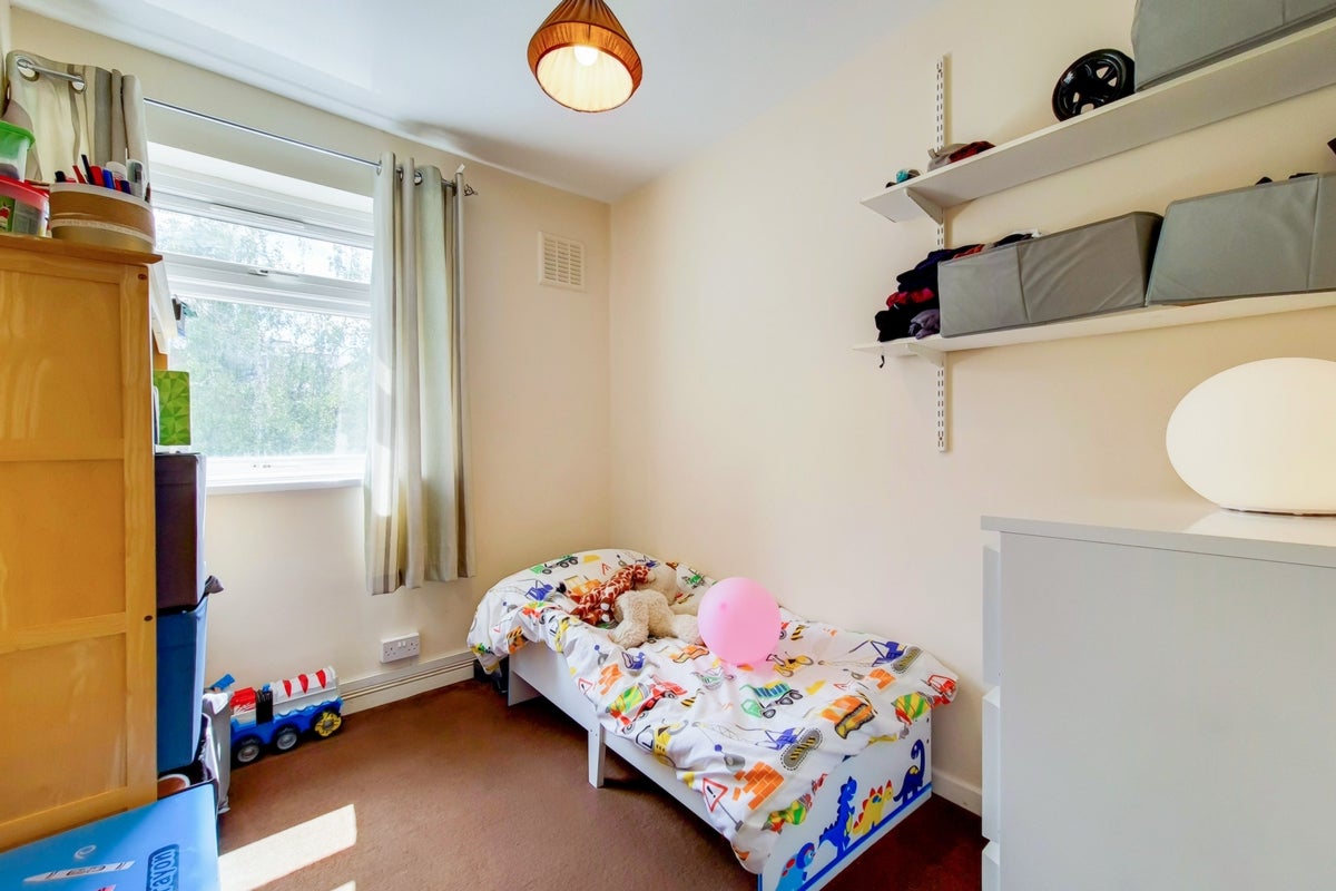 Flat Wimbledon Park Road in Greater London