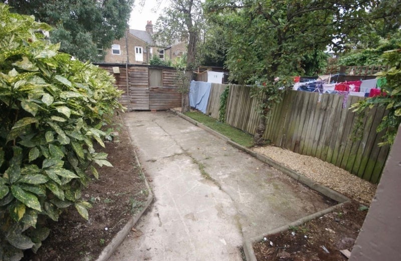 House Carlingford Road in Greater London