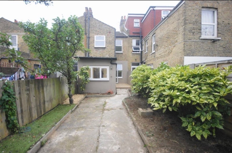 House Carlingford Road in Greater London