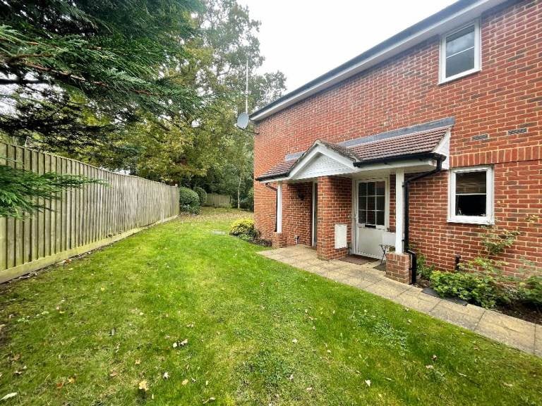 Flat Hollingsworth Mews in Watford