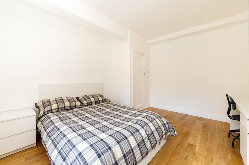 Room Edith Villas in Greater London