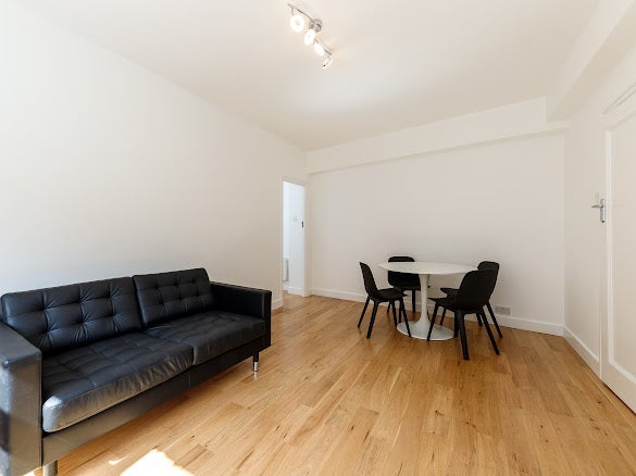 Room Edith Villas in Greater London