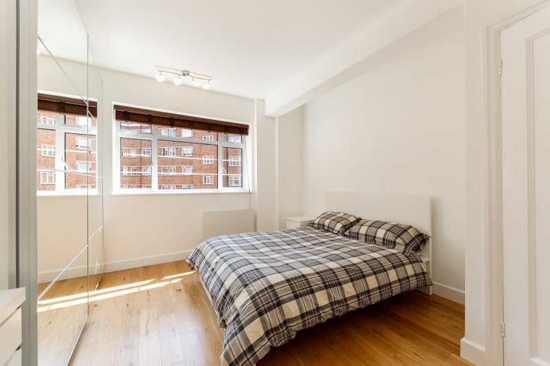 Room Edith Villas in Greater London