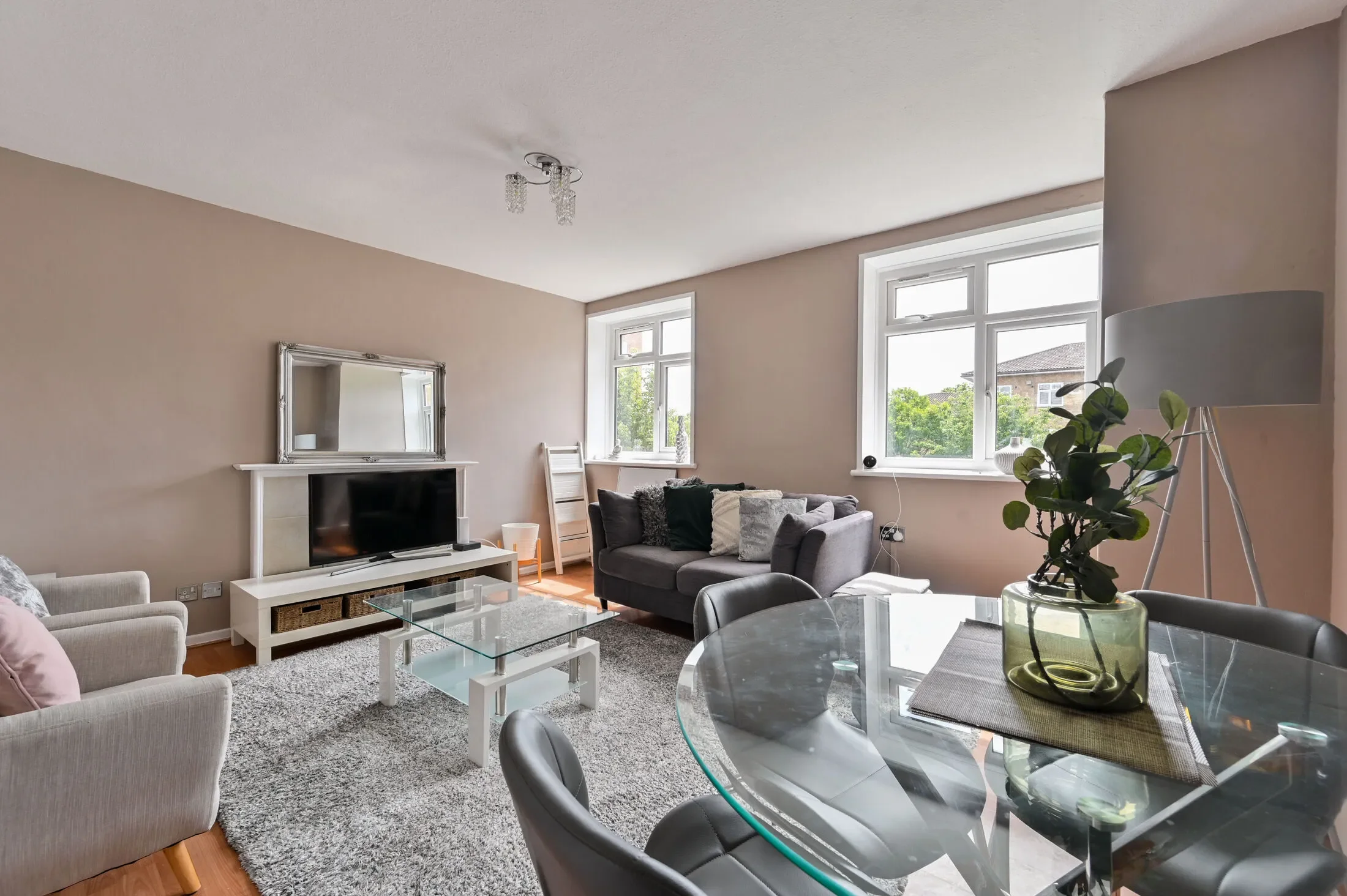 Flat Allen Edwards Drive in Greater London