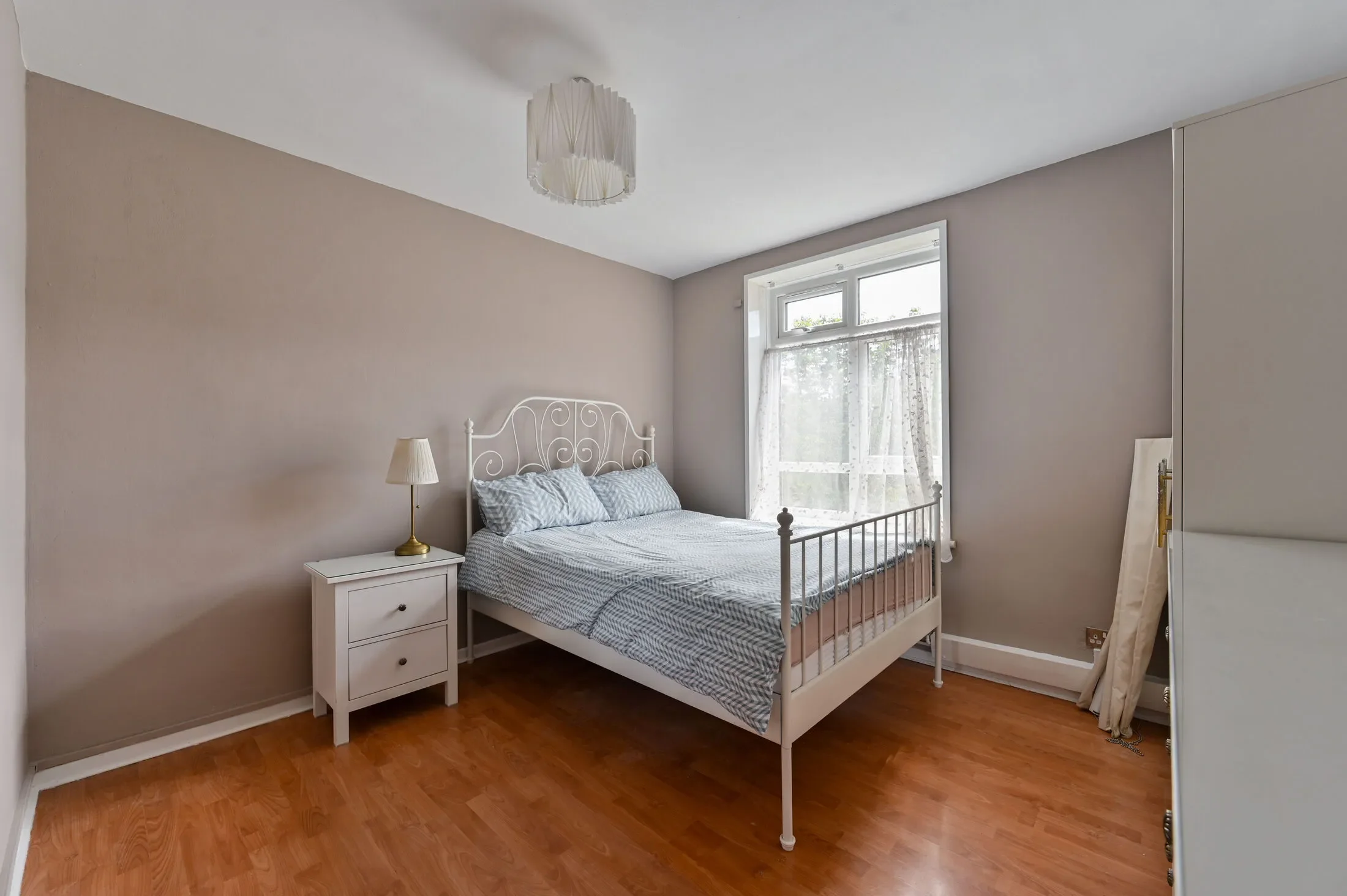 Flat Allen Edwards Drive in Greater London