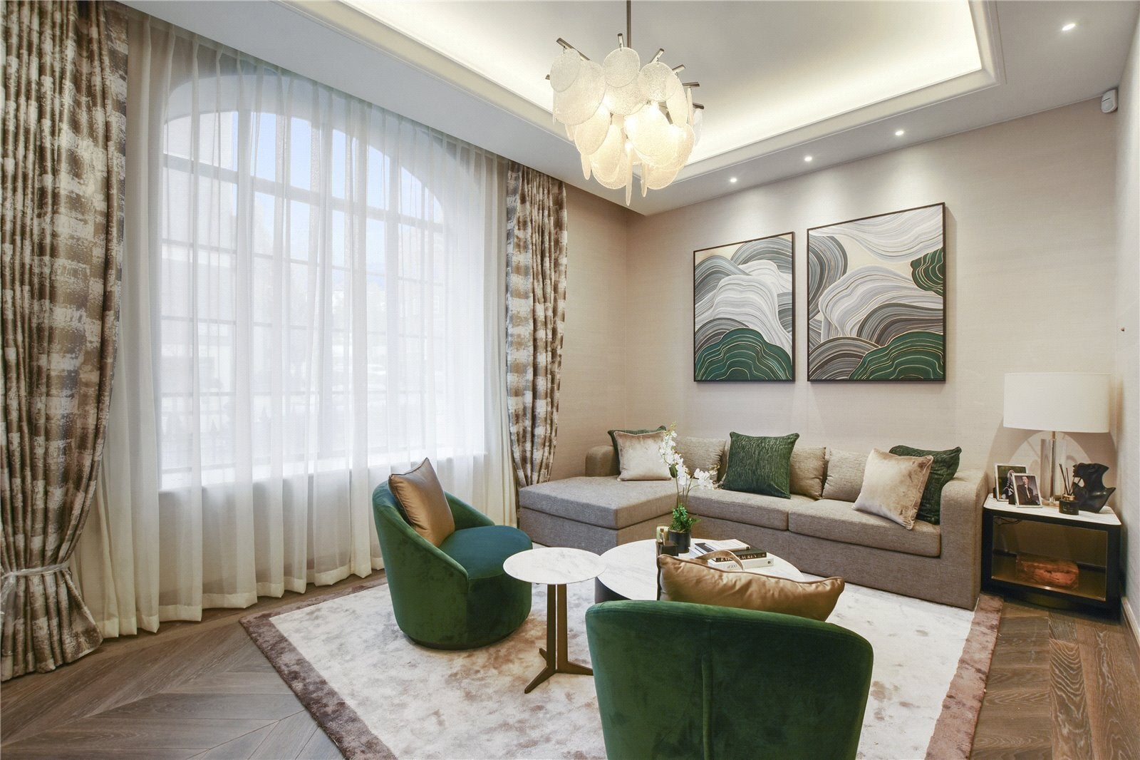 Flat Chesterfield Hill in City of Westminster