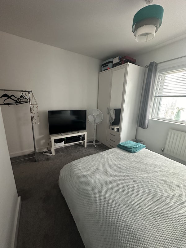 Room Blackwall Way in Greater London