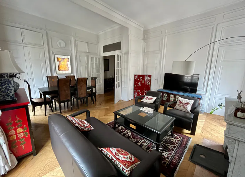 Flat Rue Constantine in Lyon