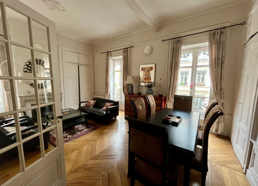 Flat Rue Constantine in Lyon