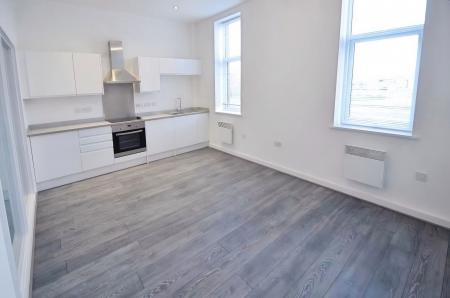 Flat Vicarage Farm Road in Peterborough