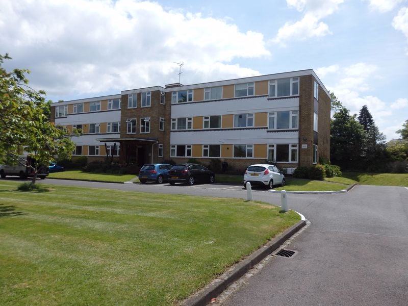 Flat Avenue Road in Epsom and Ewell