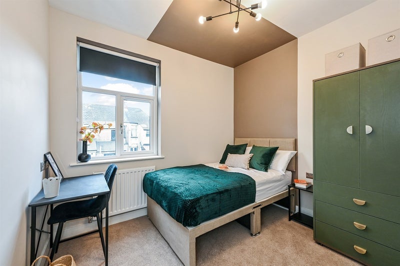 Room Claude Road in Cardiff
