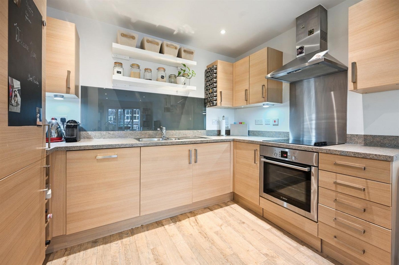 Flat Burnt Oak Broadway in Greater London