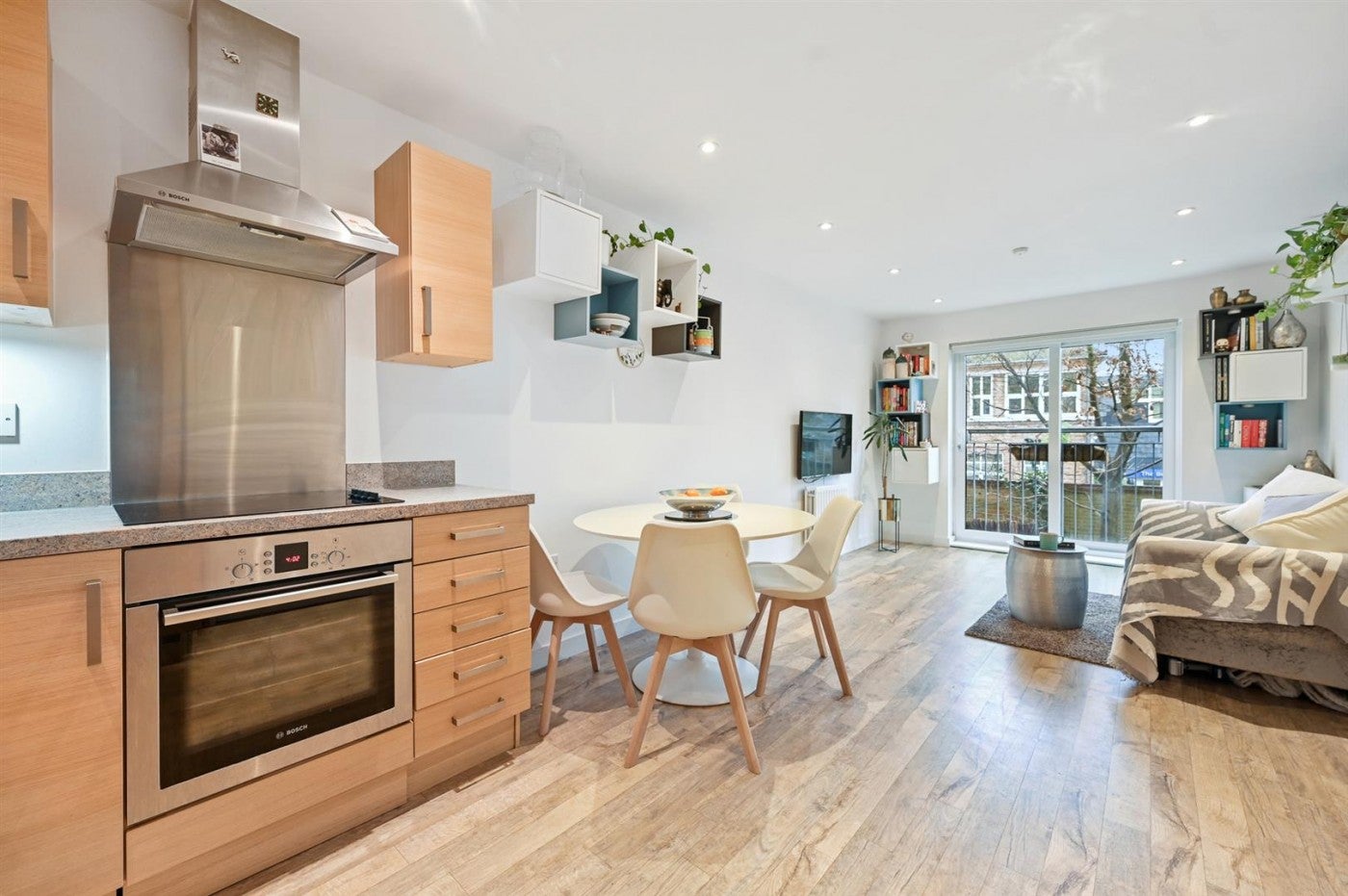 Flat Burnt Oak Broadway in Greater London