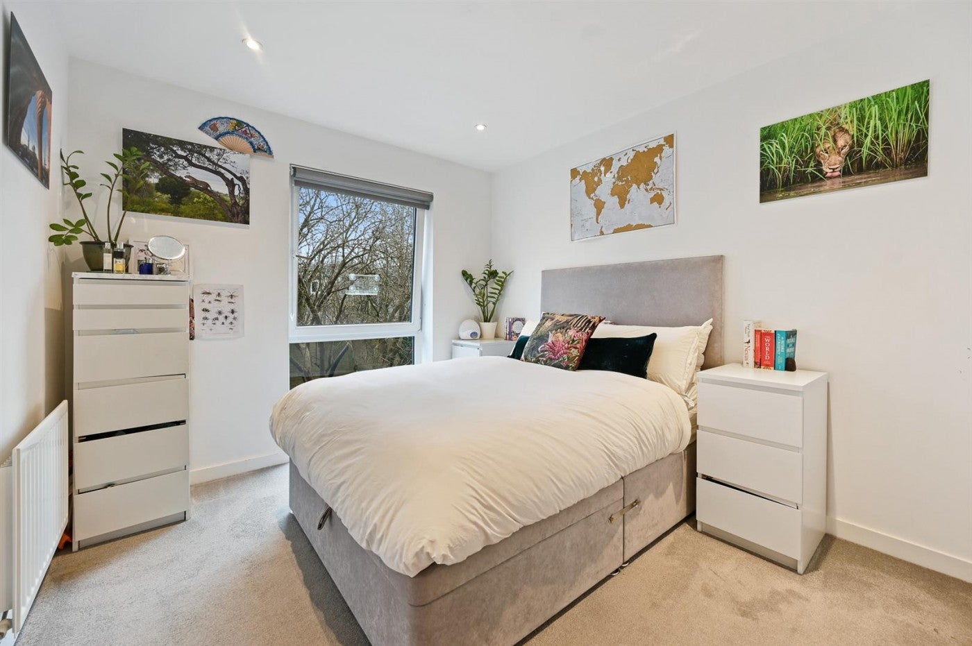 Flat Burnt Oak Broadway in Greater London