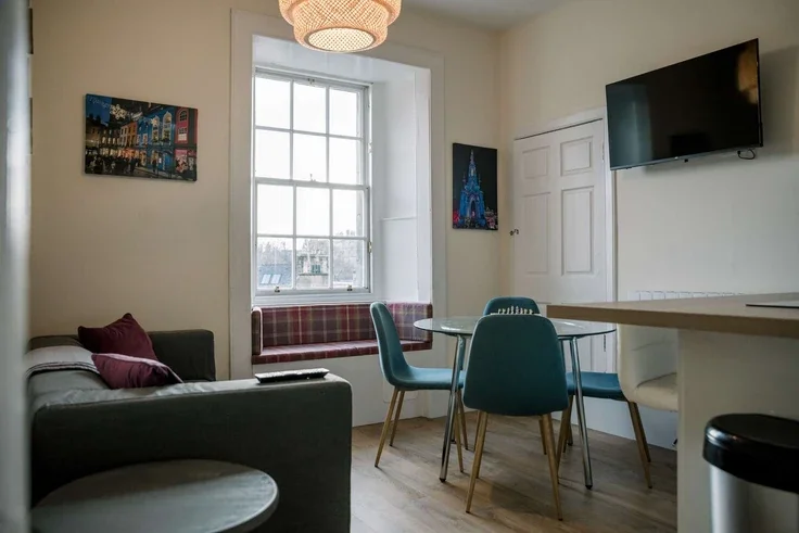 Flat Johnston Terrace in City of Edinburgh