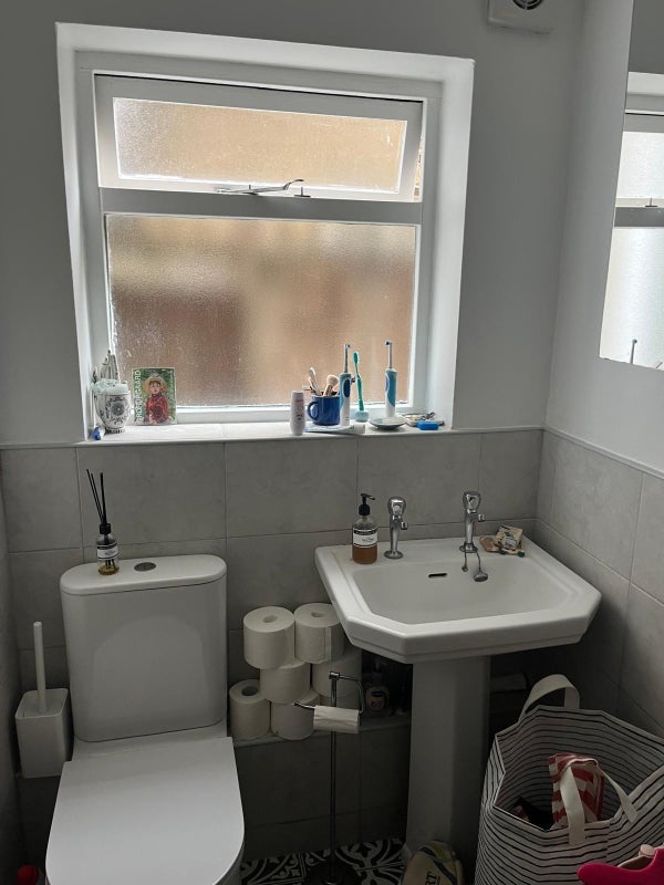 Flat Corrance Road in Greater London