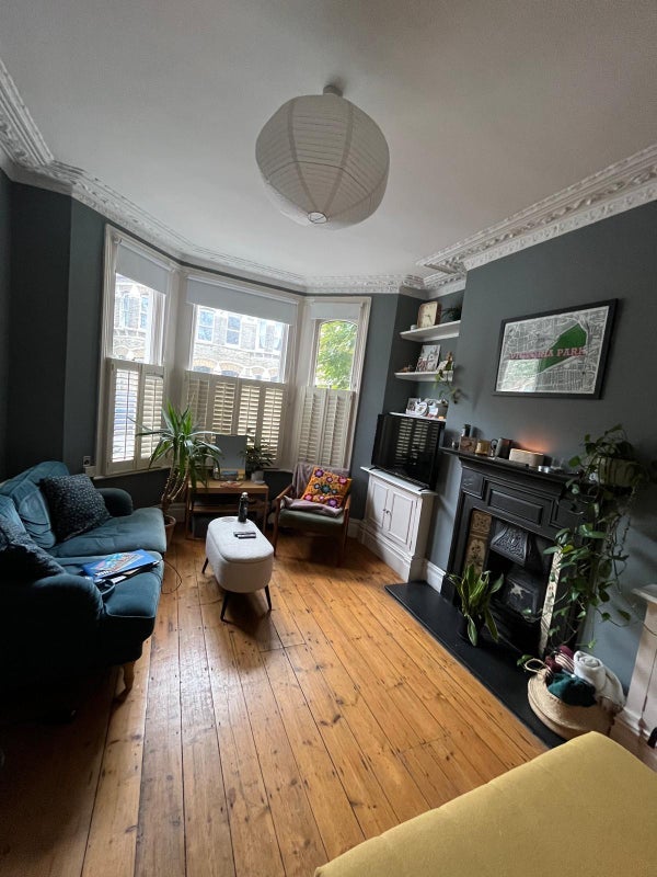 Flat Corrance Road in Greater London