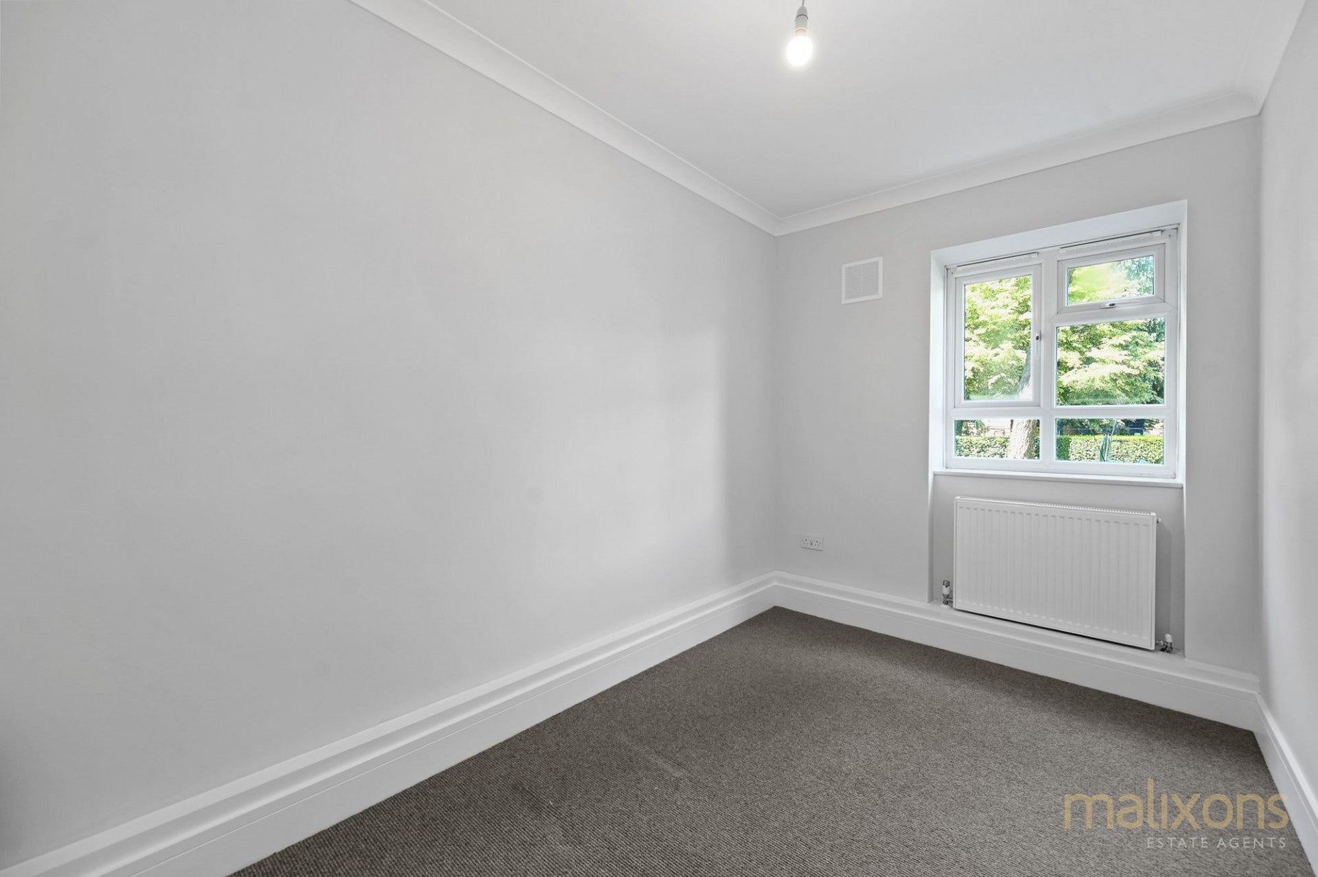 Flat Aldrington Road in Greater London