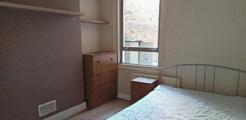 Room Rainville Road in Greater London