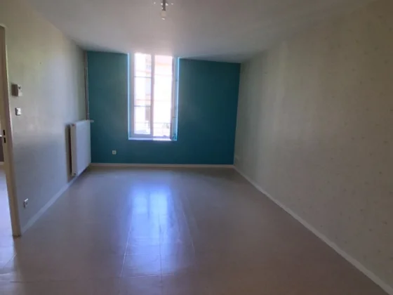 Appartement Place de la République à Couches