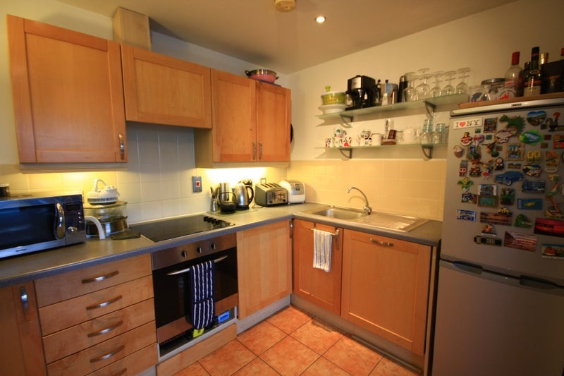 Flat Fairfield Road in Greater London