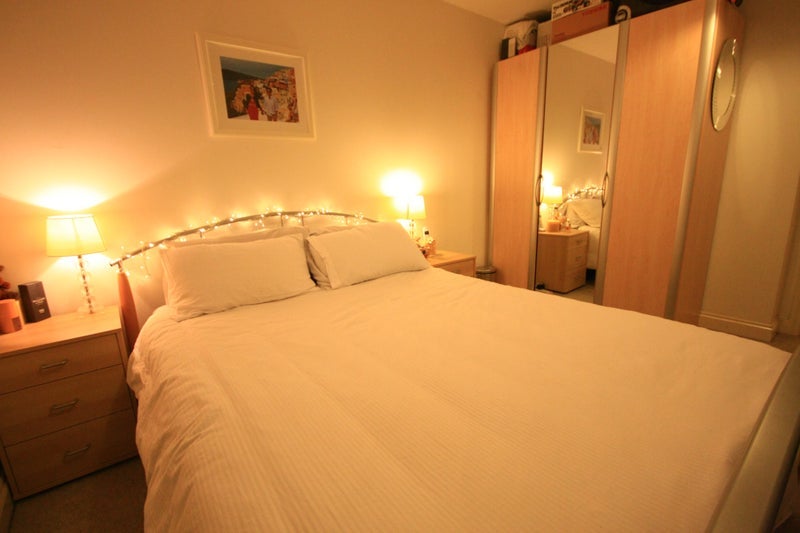 Flat Fairfield Road in Greater London