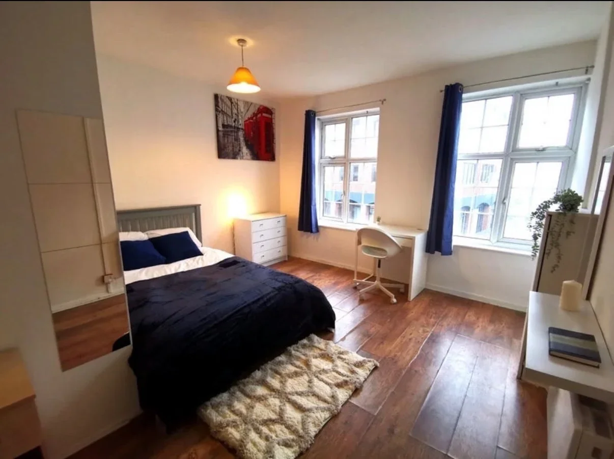 Room High Street in Greater London