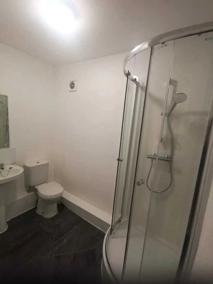 Room High Street in Greater London
