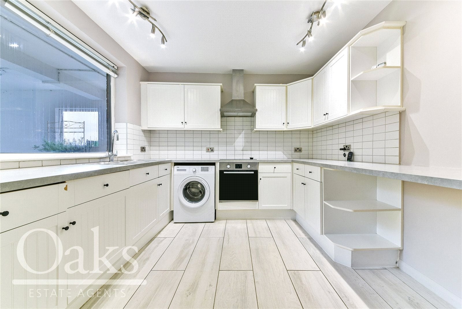 Flat Thurlow Park Road in Greater London