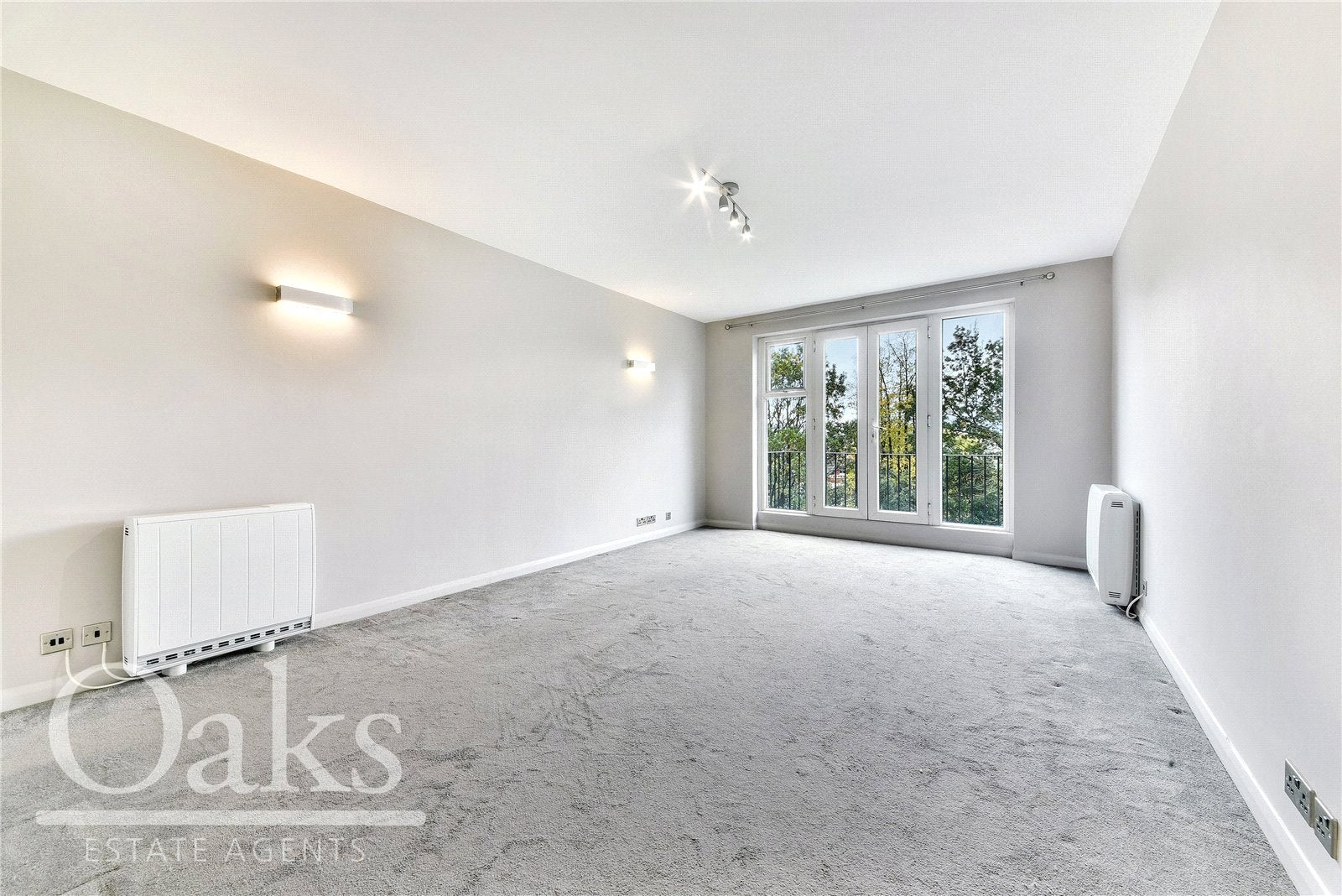 Flat Thurlow Park Road in Greater London