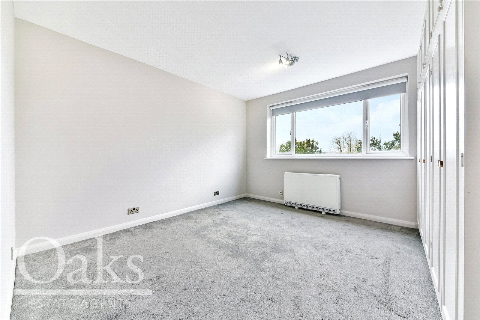 Flat Thurlow Park Road in Greater London