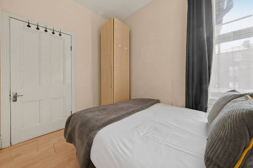 Room College Road in Greater London