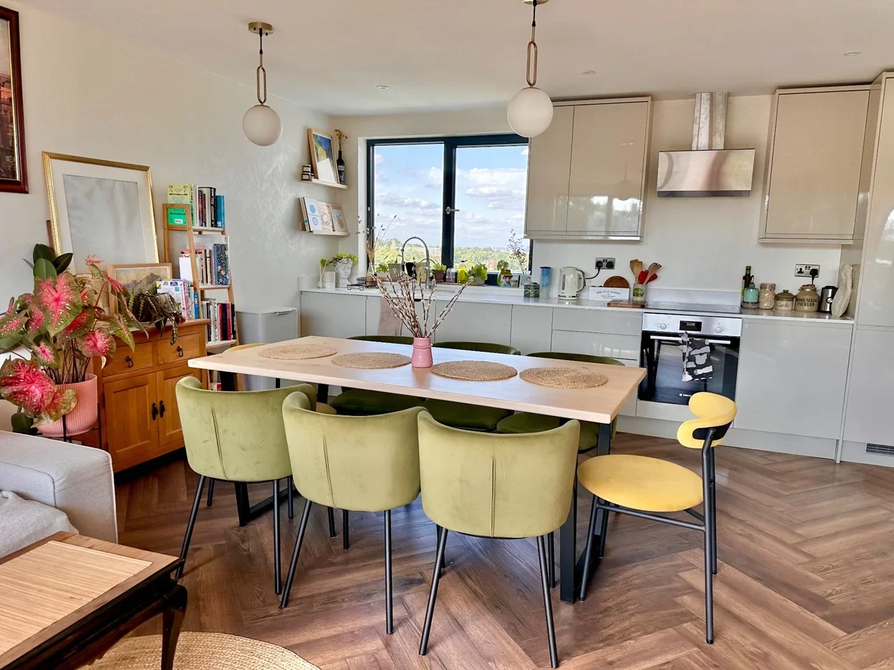 Room Tummons Gardens in Greater London