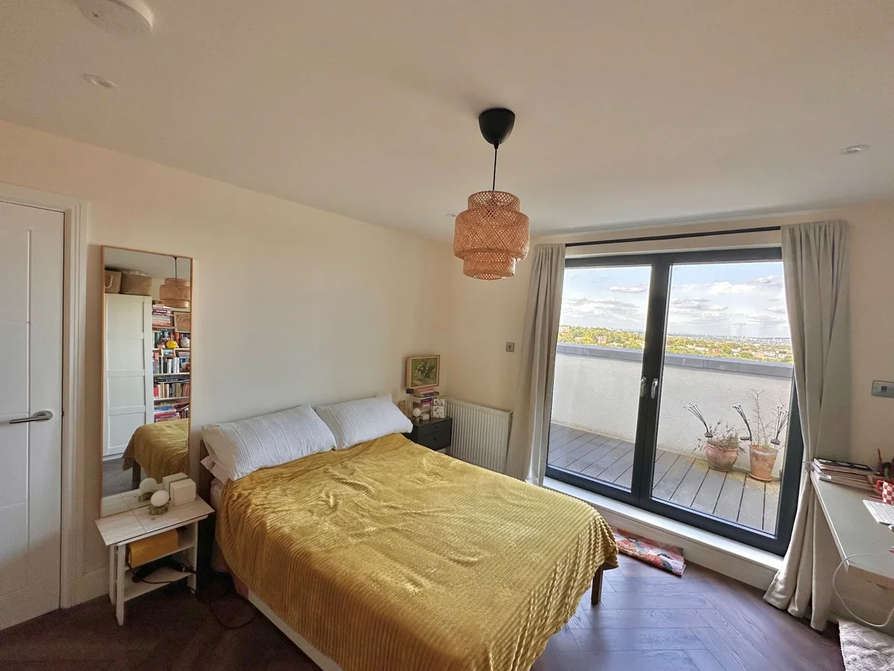 Room Tummons Gardens in Greater London