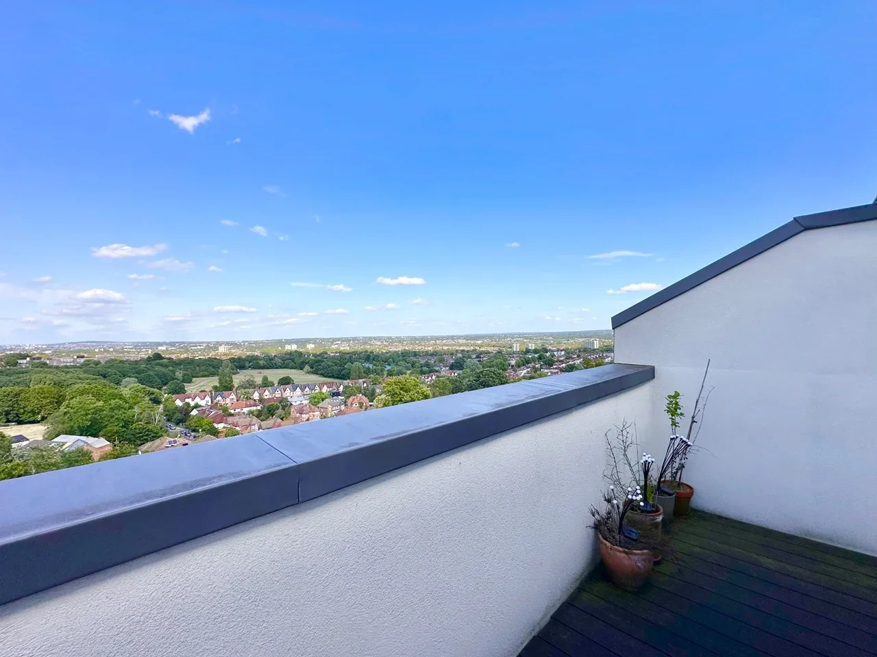 Room Tummons Gardens in Greater London