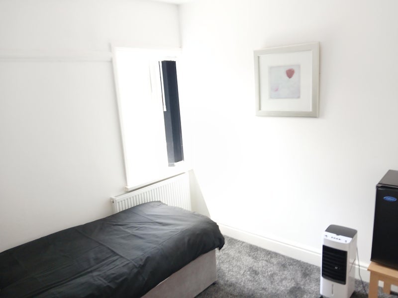 Room Kimberley Road in Leicester