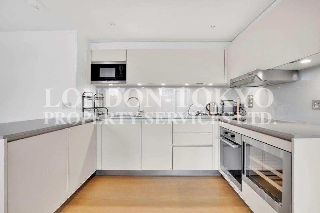 Flat Hyde Park Square in City of Westminster