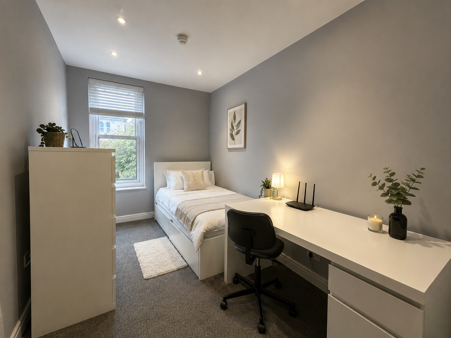 Room Clarendon Road in Portsmouth