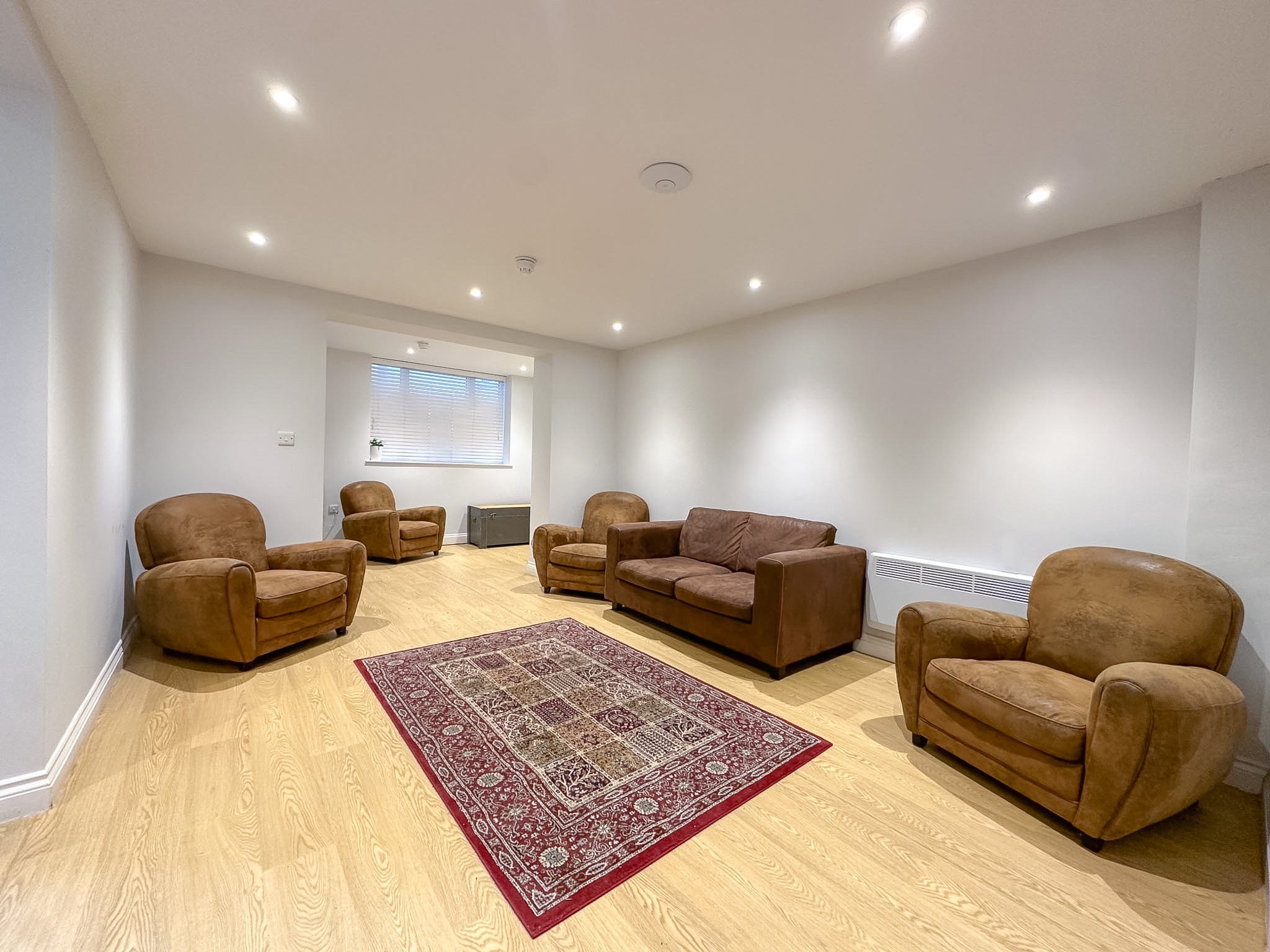 Room Clarendon Road in Portsmouth
