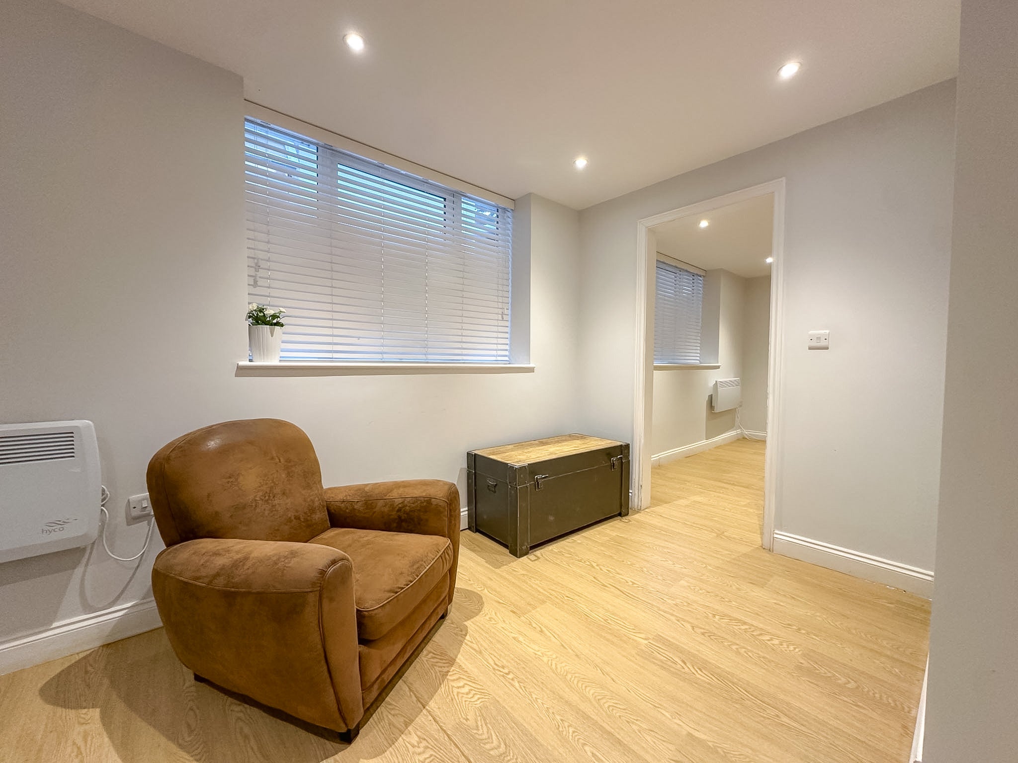 Room Clarendon Road in Portsmouth