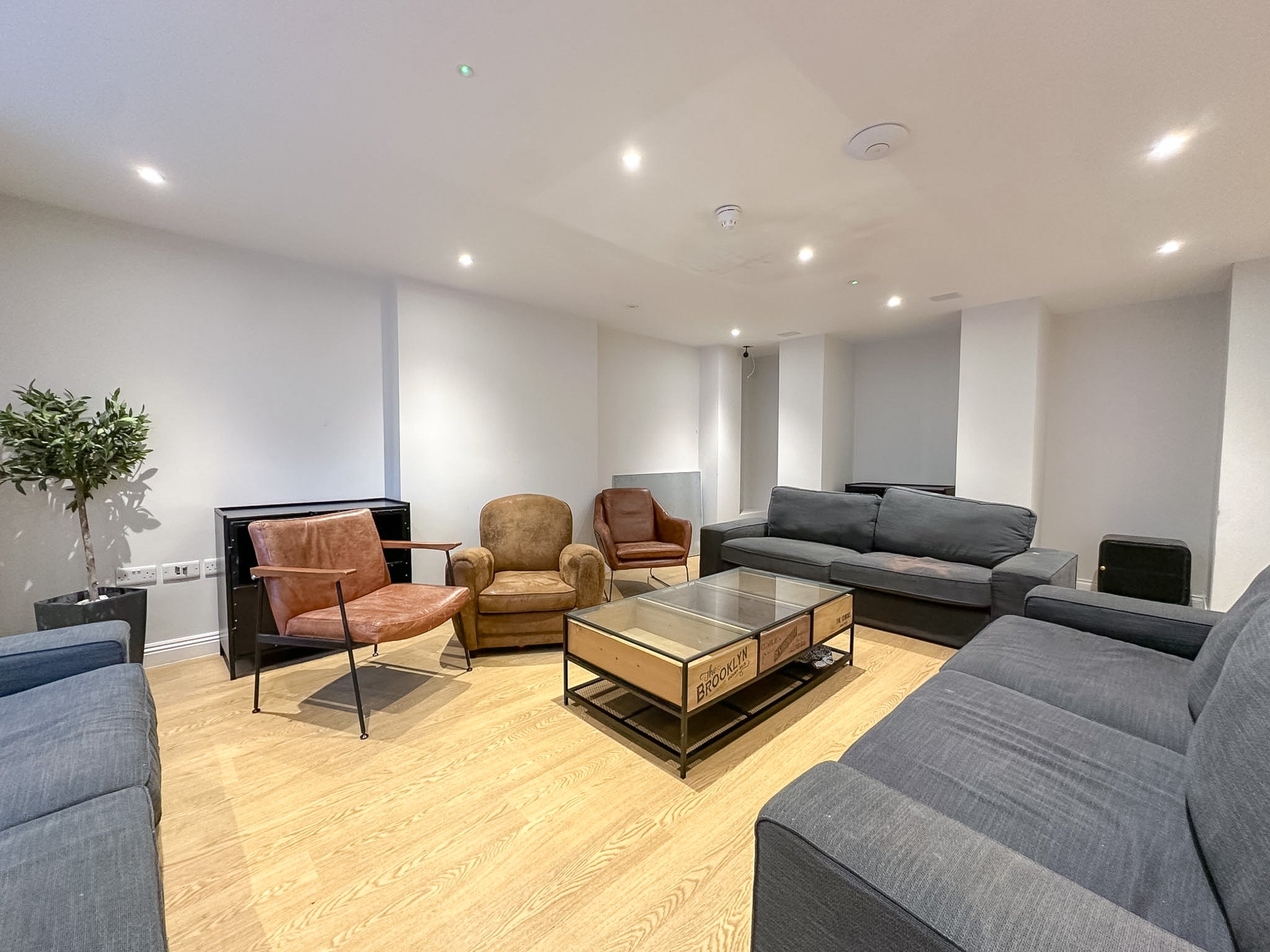 Room Clarendon Road in Portsmouth