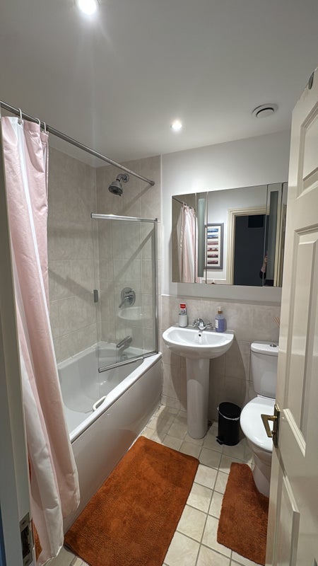 Room Bewley Street in Greater London