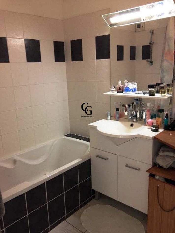 Flat Place de l'Église in Saint-Fiacre-sur-Maine