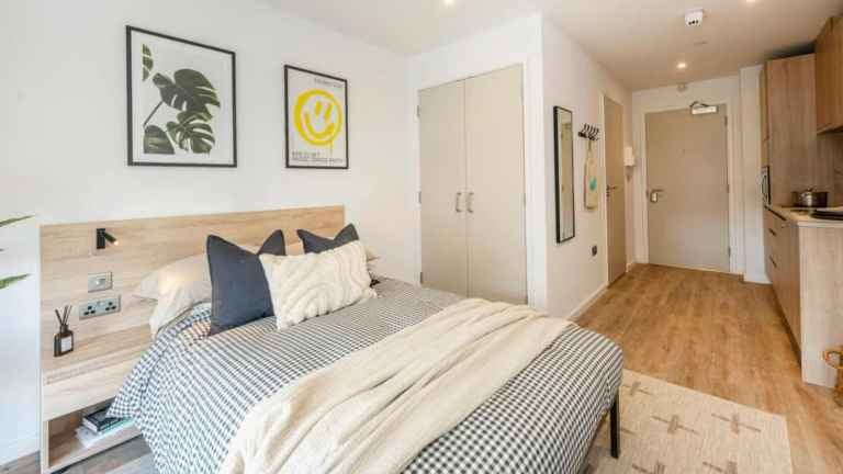 Flat Leylands Road in Leeds