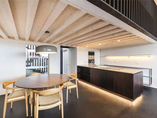 Flat Carnwath Road in Greater London