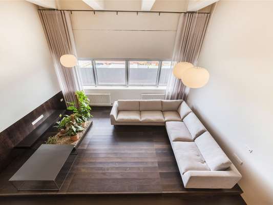 Flat Carnwath Road in Greater London