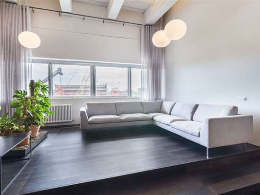 Flat Carnwath Road in Greater London